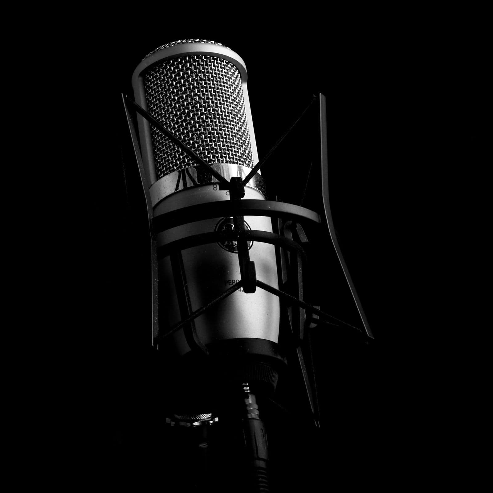 Studio microphone for radio production